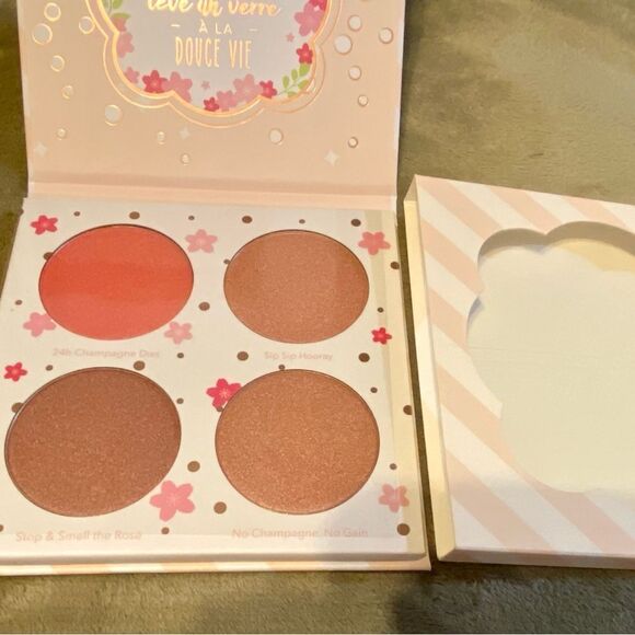 Beautiful  Cotton Candy Champagne blushlighterpalette set - Picture 2 of 3
